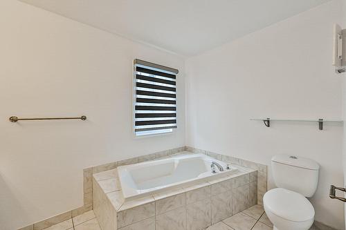 Salle de bains - 319  - 321 Rue Blainville E., Sainte-Thérèse, QC - Indoor Photo Showing Bathroom