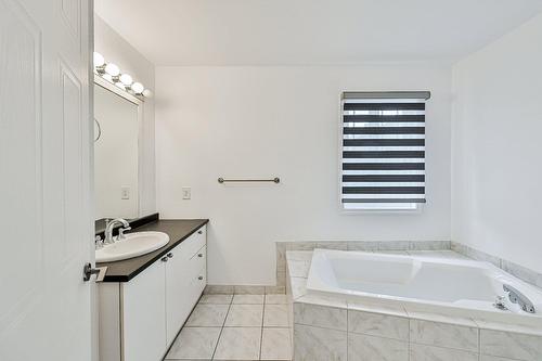 Salle de bains - 319  - 321 Rue Blainville E., Sainte-Thérèse, QC - Indoor Photo Showing Bathroom