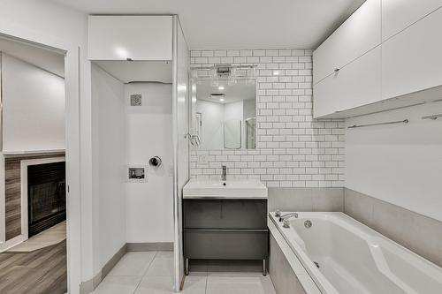 Salle de bains - 319  - 321 Rue Blainville E., Sainte-Thérèse, QC - Indoor Photo Showing Bathroom