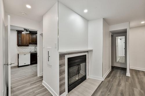 Salon - 319  - 321 Rue Blainville E., Sainte-Thérèse, QC - Indoor With Fireplace