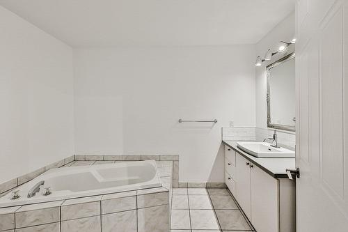 Salle de bains - 319  - 321 Rue Blainville E., Sainte-Thérèse, QC - Indoor Photo Showing Bathroom