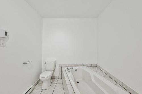 Salle de bains - 319  - 321 Rue Blainville E., Sainte-Thérèse, QC - Indoor Photo Showing Bathroom