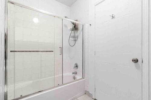 Bathroom - 4407 Rue Wellington, Montréal (Verdun/Île-Des-Soeurs), QC - Indoor Photo Showing Bathroom