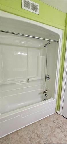 17 Sheffield Crt, Moncton, NB 