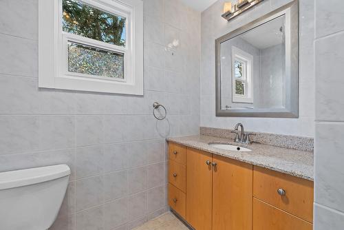 2420 Boucherie Road, West Kelowna, BC - Indoor Photo Showing Bathroom