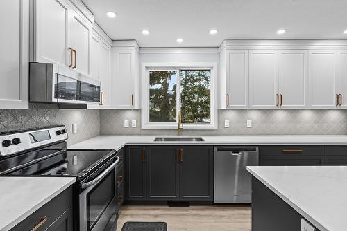 2420 Boucherie Road, West Kelowna, BC - Indoor Photo Showing Kitchen