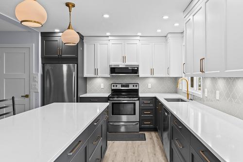 2420 Boucherie Road, West Kelowna, BC - Indoor Photo Showing Kitchen With Upgraded Kitchen