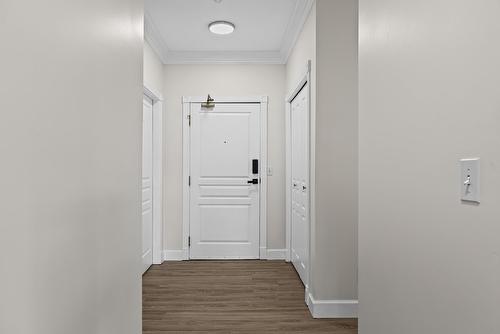 203-1940 Richter Street, Kelowna, BC - Indoor Photo Showing Other Room