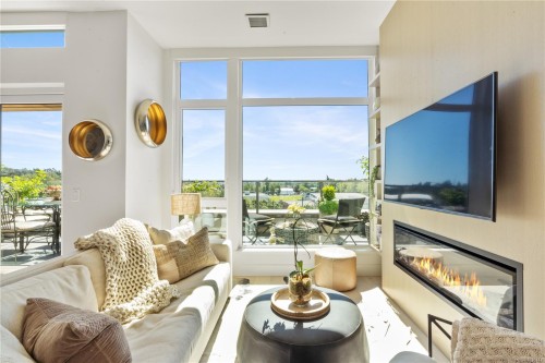 503-1216 Carlisle Ave  Esquimalt, BC V9A 0H5