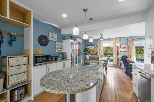 2920 Marshall Rd, Qualicum Beach, BC 