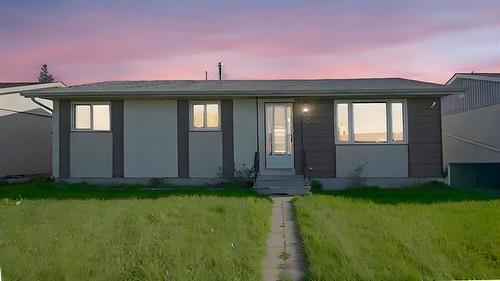 43 Ellington ST  Winnipeg, MB R2R 0T6