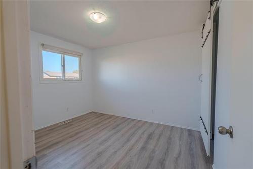 43 Ellington St, Winnipeg, MB 