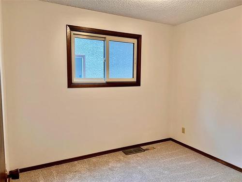 69 Red Oak Dr, Winnipeg, MB 