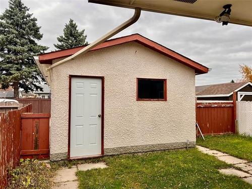 69 Red Oak Dr, Winnipeg, MB 