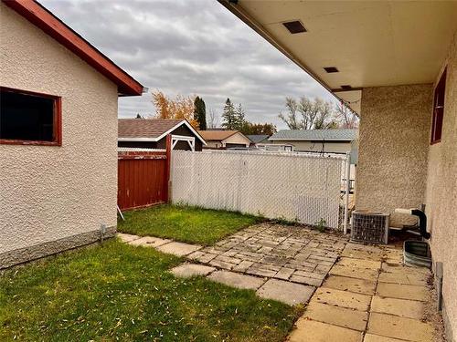 69 Red Oak Dr, Winnipeg, MB 