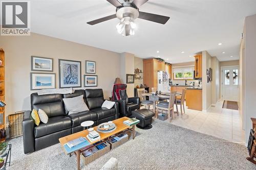 6344 Thornberry, Windsor, ON - Indoor Photo Showing Living Room