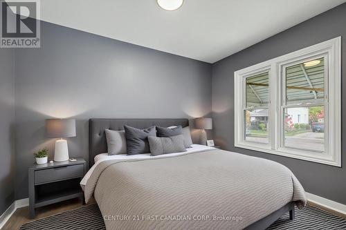 117 Sterling Street, London East (East C), ON - Indoor Photo Showing Bedroom