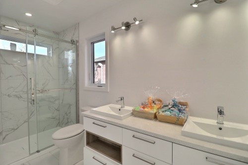 Salle de bains attenante à la CCP - 12 Rue Derwin, Gatineau (Aylmer), QC - Indoor Photo Showing Bathroom