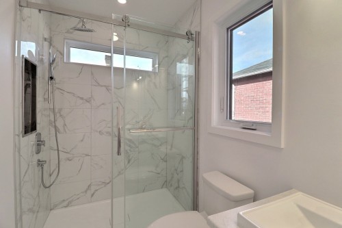 Salle de bains attenante à la CCP - 12 Rue Derwin, Gatineau (Aylmer), QC - Indoor Photo Showing Bathroom