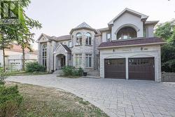 2706 BAYVIEW AVENUE  Toronto, ON M2L 1B9