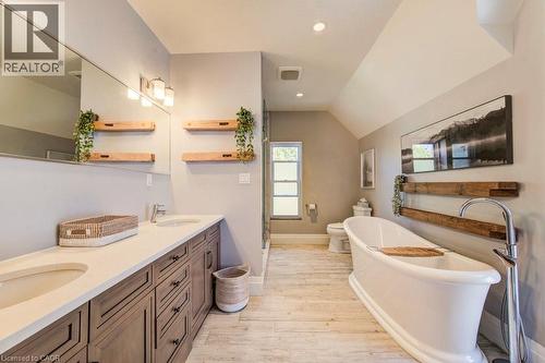 350 Queen Street S, Kitchener, ON - Indoor Photo Showing Bathroom