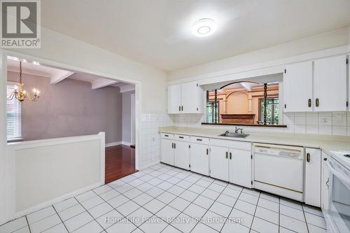 2085 Fowler Court, Mississauga (Sheridan), ON - Indoor Photo Showing Kitchen