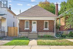 118 MOUNTVILLE AVENUE  Hamilton, ON L9A 1E4