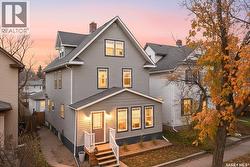 426 Moose SQUARE  Moose Jaw, SK S6H 4B1