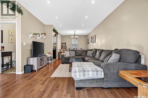 426 Moose Square, Moose Jaw, SK - Indoor Photo Showing Living Room