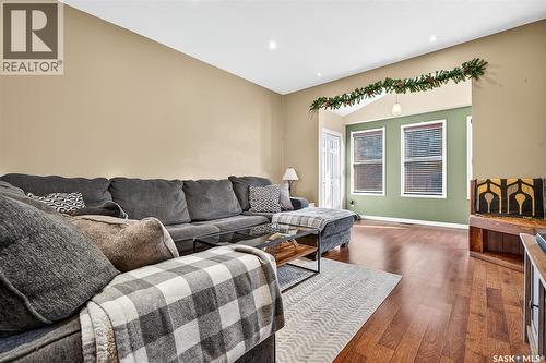 426 Moose Square, Moose Jaw, SK - Indoor Photo Showing Living Room