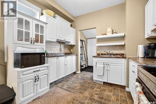 426 Moose Square, Moose Jaw, SK - Indoor Photo Showing Kitchen