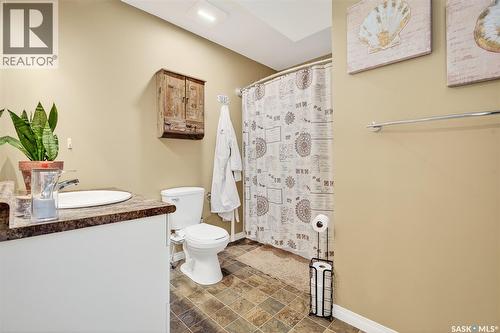 426 Moose Square, Moose Jaw, SK - Indoor Photo Showing Bathroom