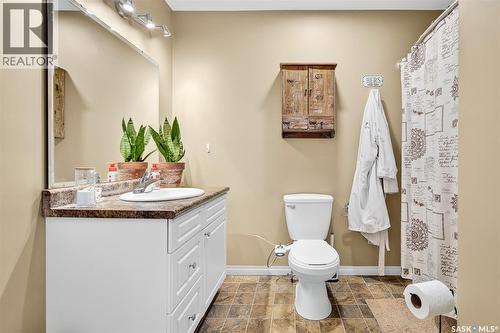 426 Moose Square, Moose Jaw, SK - Indoor Photo Showing Bathroom
