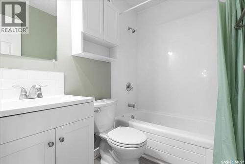 3806 Castle Road, Regina, SK - Indoor Photo Showing Bathroom