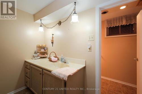 788 Cumberland Avenue, Peterborough (Northcrest Ward 5), ON - Indoor Photo Showing Bathroom