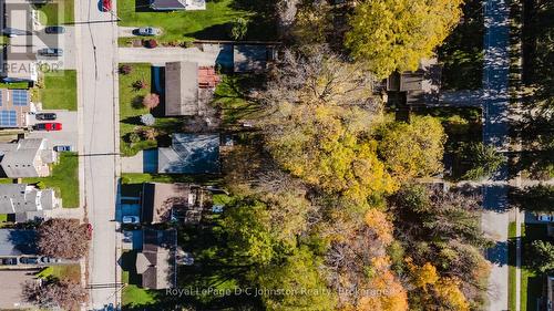 Located on a quiet street - 665 7Th Street E, Owen Sound, ON - Outdoor With View