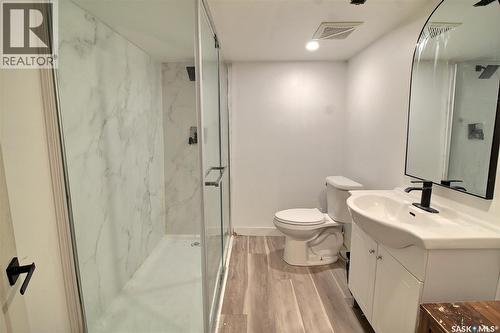 514 8Th Street E, Prince Albert, SK - Indoor Photo Showing Bathroom