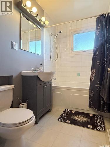 101 Young Street, Neudorf, SK - Indoor Photo Showing Bathroom