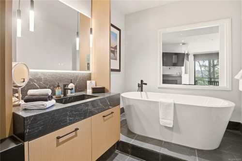 302-596 Marine Dr, Ucluelet, BC - Indoor Photo Showing Bathroom