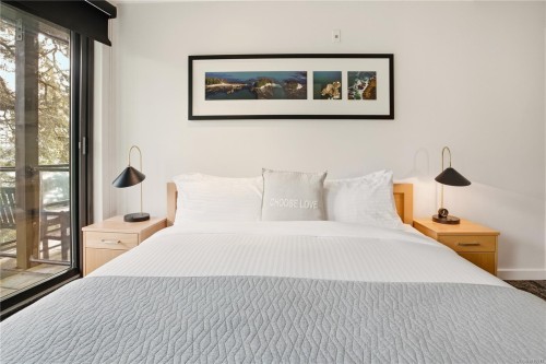 302-596 Marine Dr, Ucluelet, BC - Indoor Photo Showing Bedroom