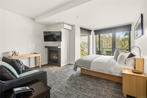 306-596 Marine Dr, Ucluelet, BC - Indoor With Fireplace