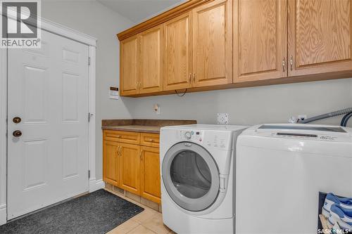 1539 Lakeridge Drive N, Regina, SK - Indoor Photo Showing Laundry Room