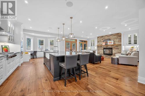 112 Arrowhead Crescent, Blue Mountains, ON - Indoor Photo Showing Kitchen With Stainless Steel Kitchen With Upgraded Kitchen