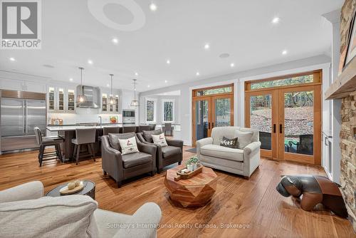 112 Arrowhead Crescent, Blue Mountains, ON - Indoor Photo Showing Living Room With Fireplace