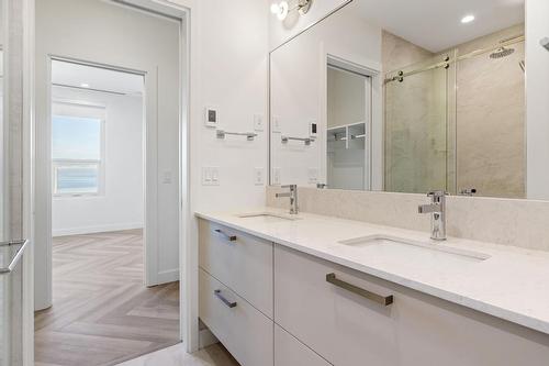 509-3340 Lakeshore Road, Kelowna, BC - Indoor Photo Showing Bathroom