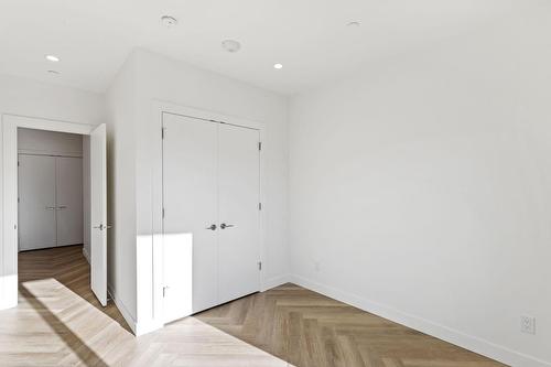 509-3340 Lakeshore Road, Kelowna, BC - Indoor Photo Showing Other Room