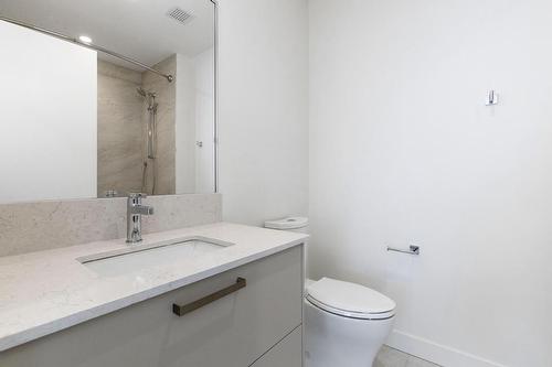 509-3340 Lakeshore Road, Kelowna, BC - Indoor Photo Showing Bathroom