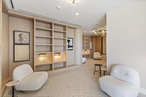 509-3340 Lakeshore Road, Kelowna, BC - Indoor Photo Showing Other Room