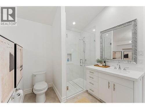 2368 Abbott Street Unit# 9, Kelowna, BC - Indoor Photo Showing Bathroom