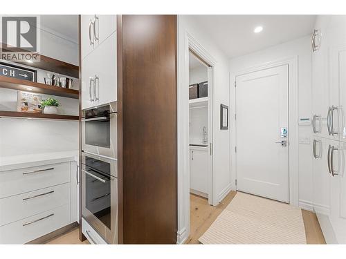 2368 Abbott Street Unit# 9, Kelowna, BC - Indoor Photo Showing Other Room